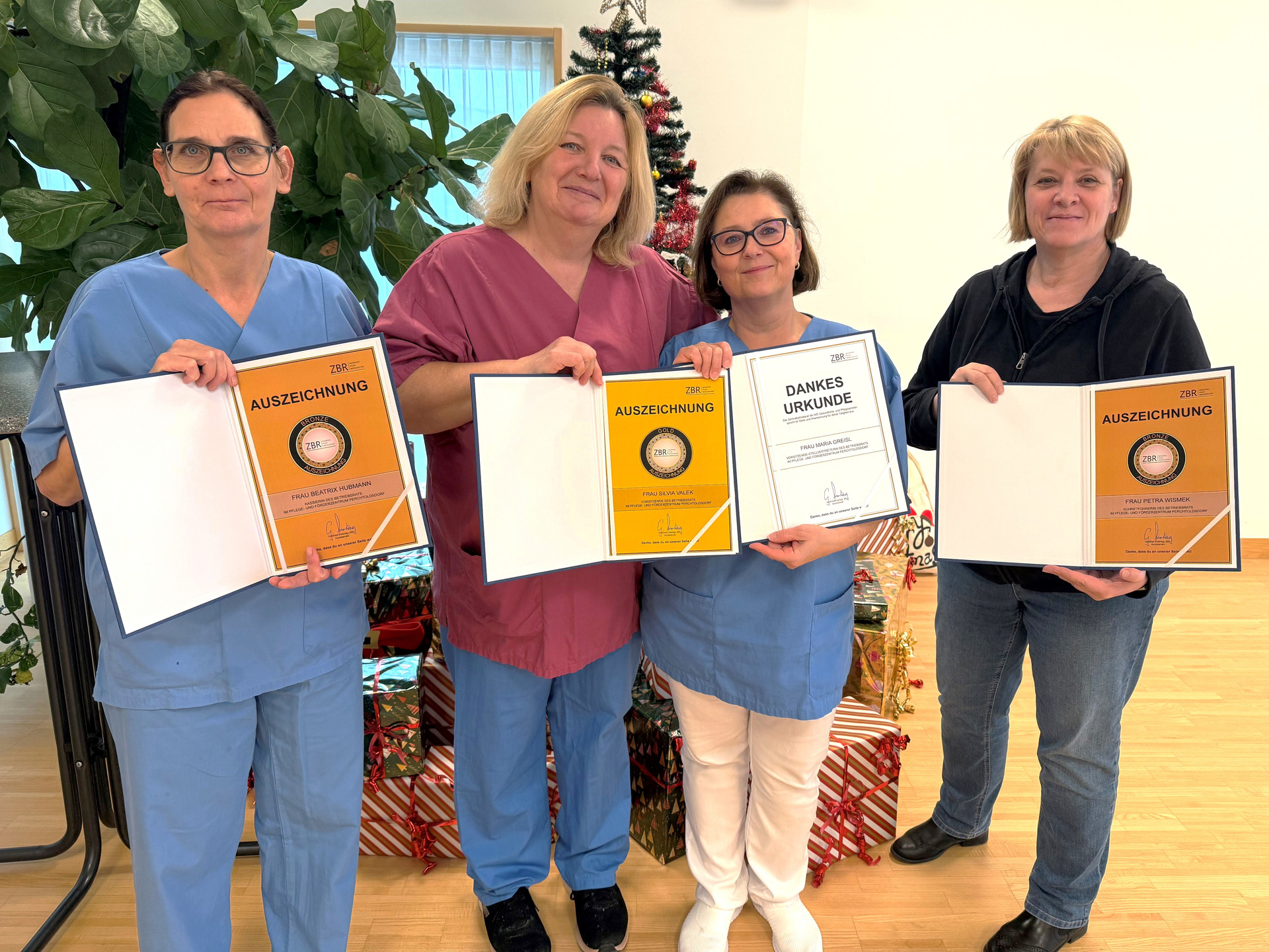 Ehrung ausgeschiedene Mitglieder PFZ Perchtoldsdorf.jpg